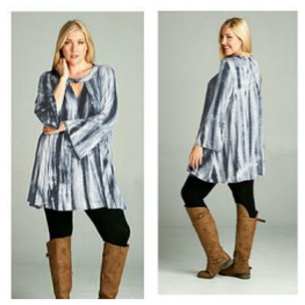 Blue And White Top With V-Kehole Neck